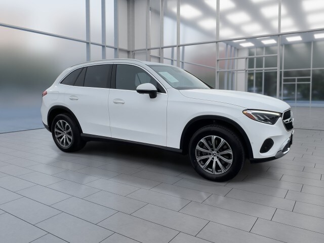 2024 Mercedes Benz GLC 300 photo 2