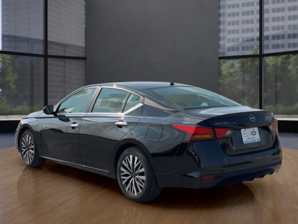 Used 2025 Nissan Altima SV Sedan