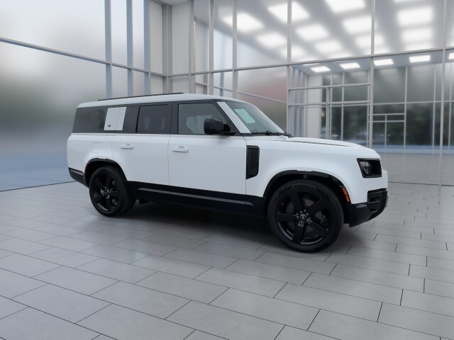 2024 Land Rover Defender X-Dynamic SE photo 2