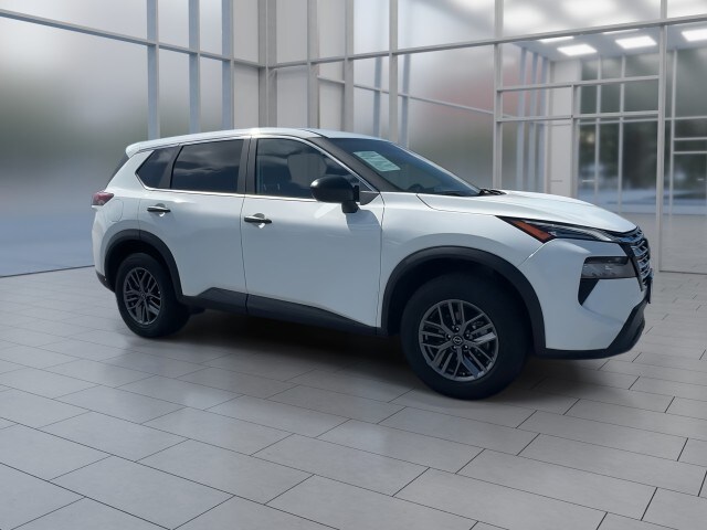 2024 Nissan Rogue S photo 2