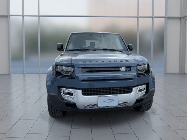2025 Land Rover Defender 90 S photo 3