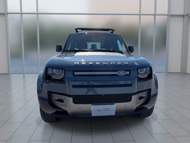 2025 Land Rover Defender 90 X-Dynamic SE photo 3