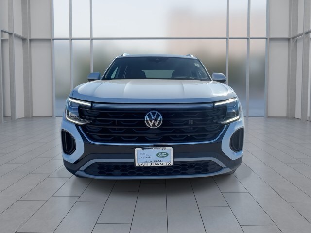 2024 Volkswagen Atlas Cross Sport SE Technology photo 2