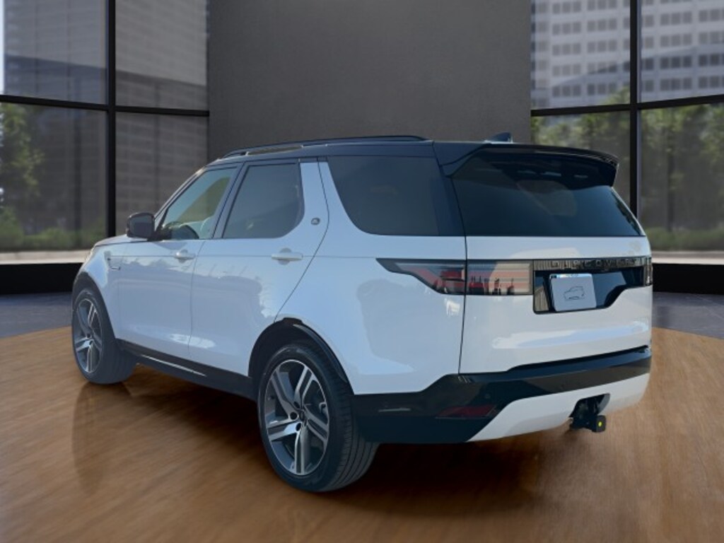 New 2026 Land Rover Discovery Dynamic SE SUV