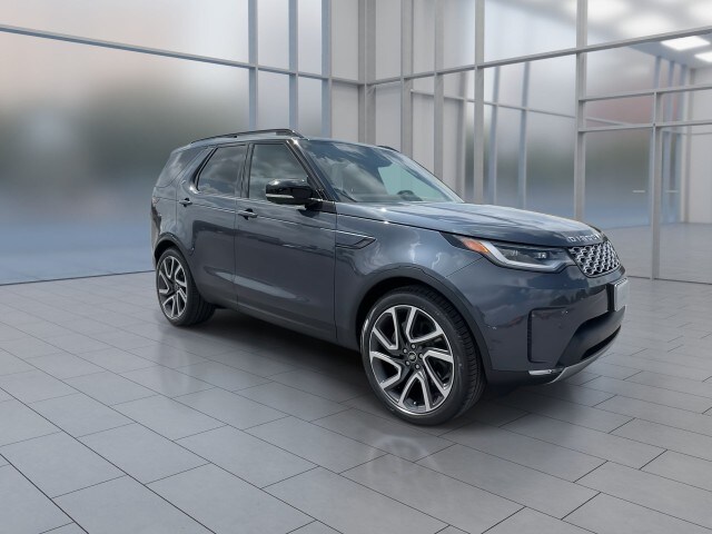 2025 Land Rover Discovery S photo 2