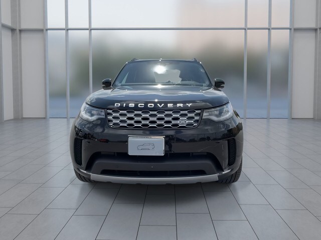 2025 Land Rover Discovery S photo 3
