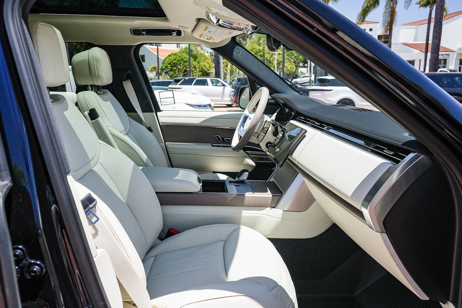 2026 Land Rover Range Rover SE - Photo 17
