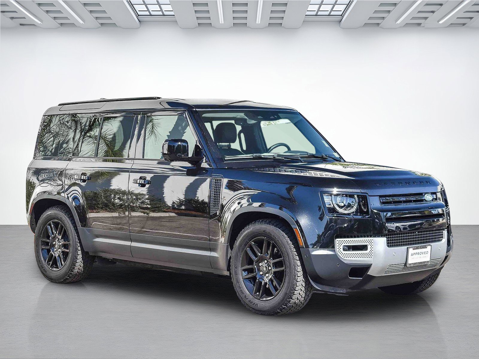 2024 Land Rover Defender 110 S photo 3
