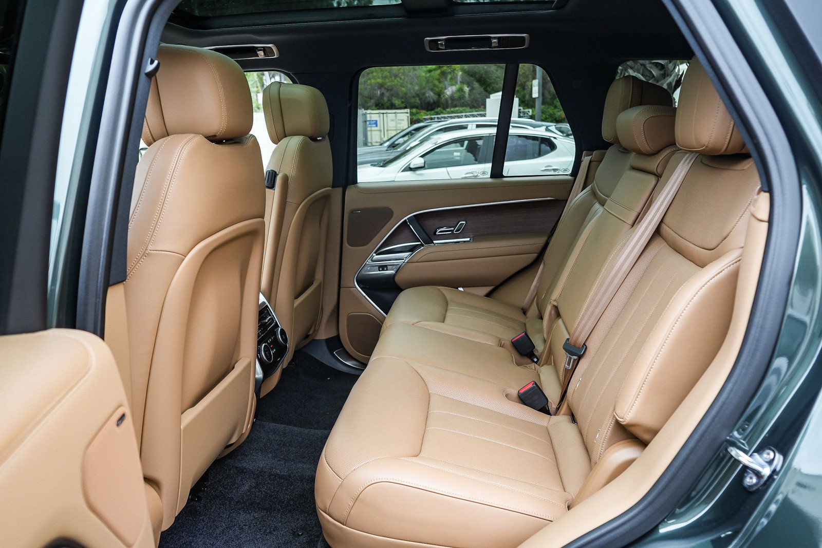 2024 Land Rover Range Rover SE - Photo 18