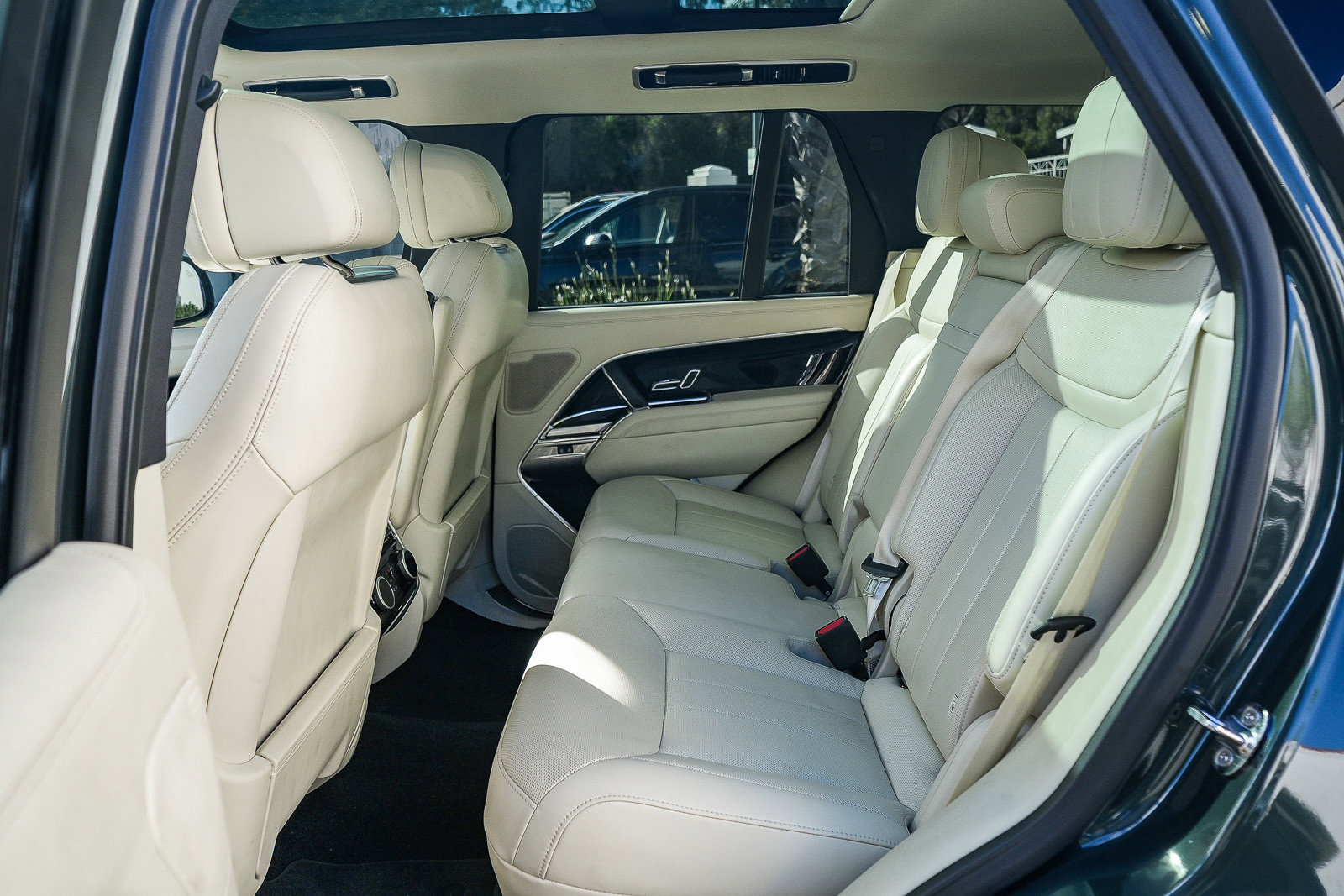 2025 Land Rover Range Rover SE - Photo 20