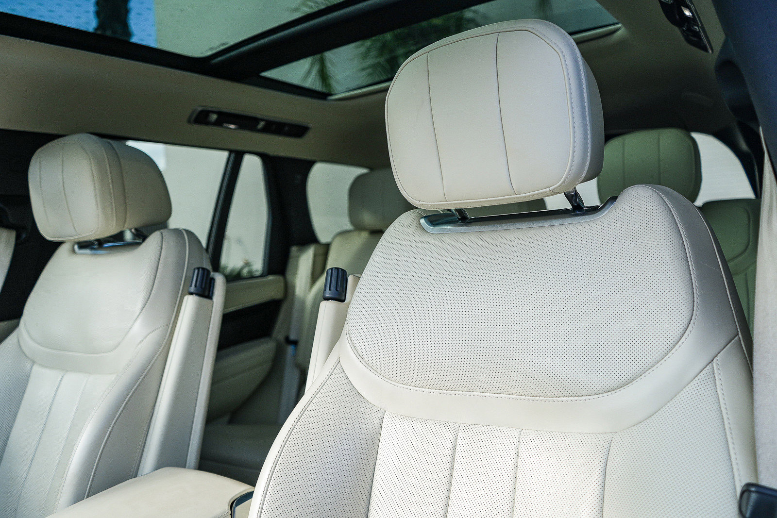 2025 Land Rover Range Rover SE - Photo 26