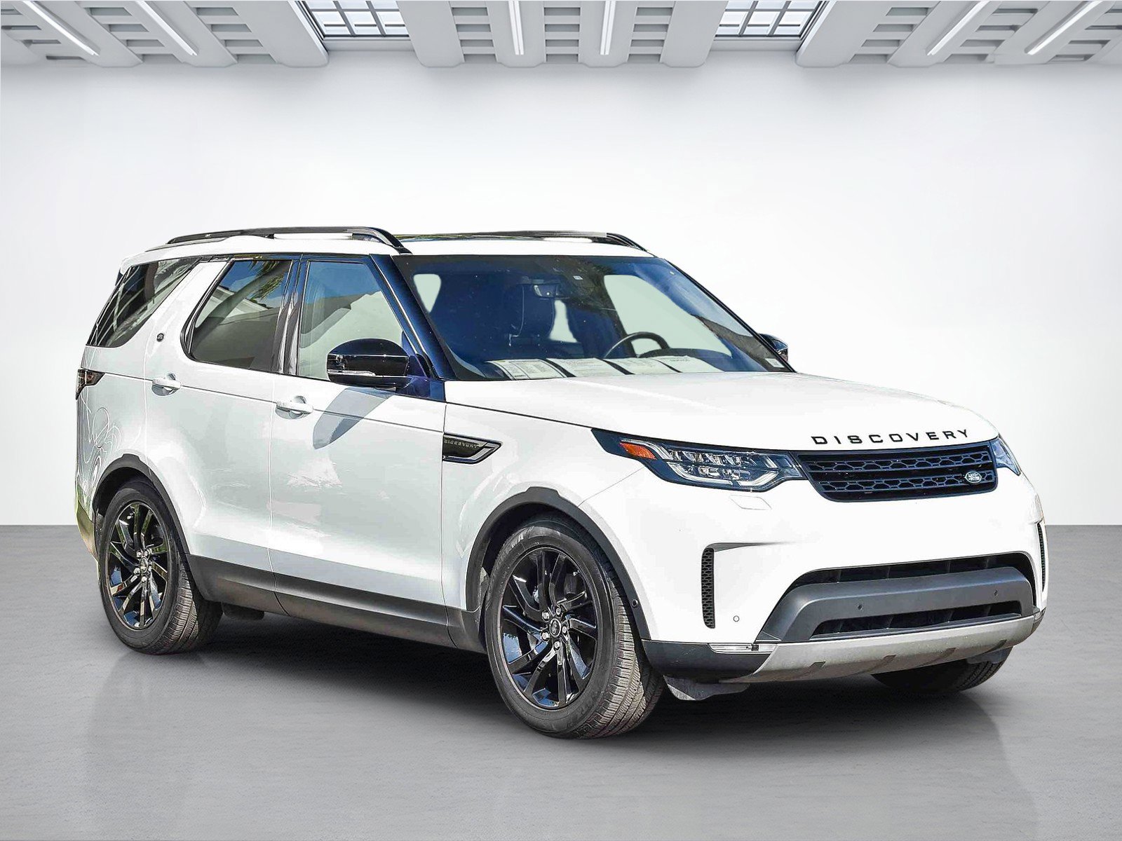 2019 Land Rover Discovery HSE photo 3