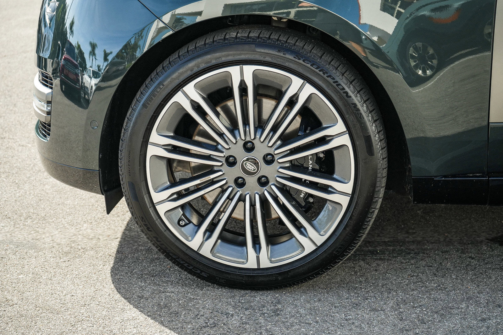 2025 Land Rover Range Rover SE - Photo 12