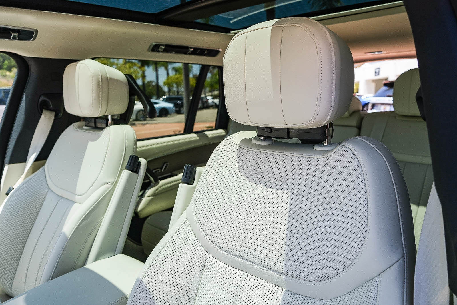 2026 Land Rover Range Rover SE - Photo 25
