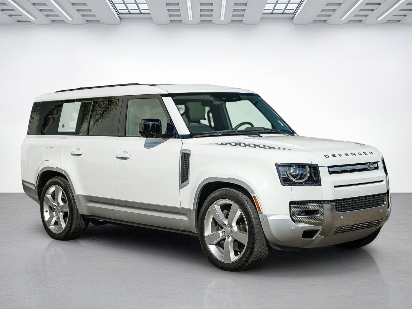 2023 Land Rover Defender 130 First Edition photo 3