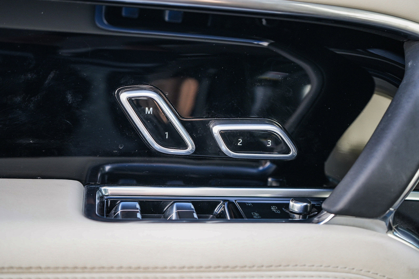 2025 Land Rover Range Rover SE - Photo 23