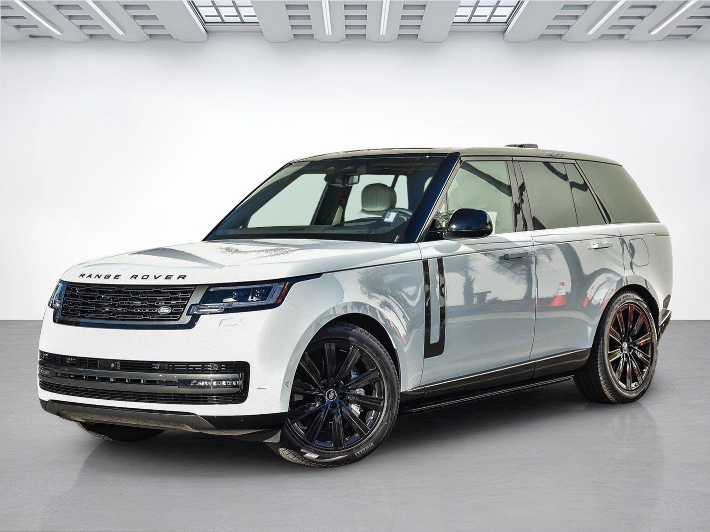 2025 Land Rover Range Rover SE's photo
