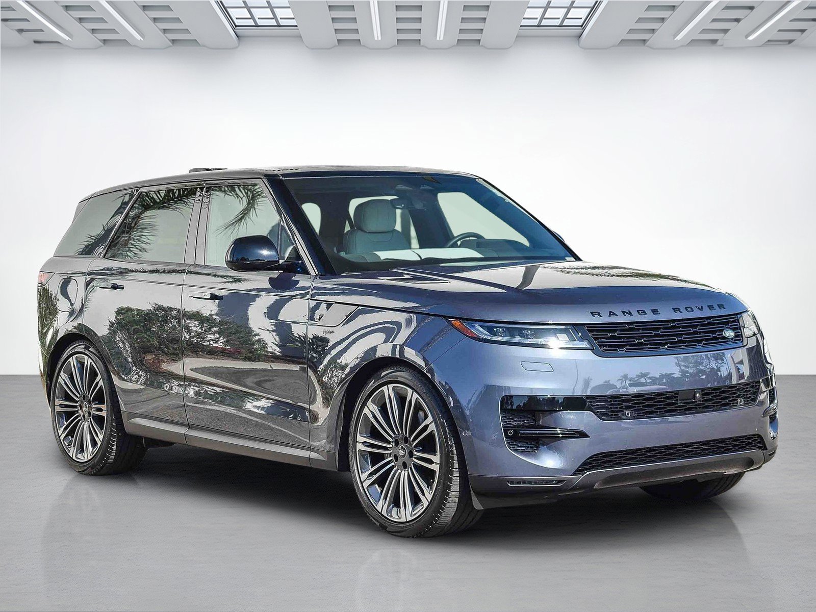 2024 Land Rover Range Rover Sport P360 SE photo 2