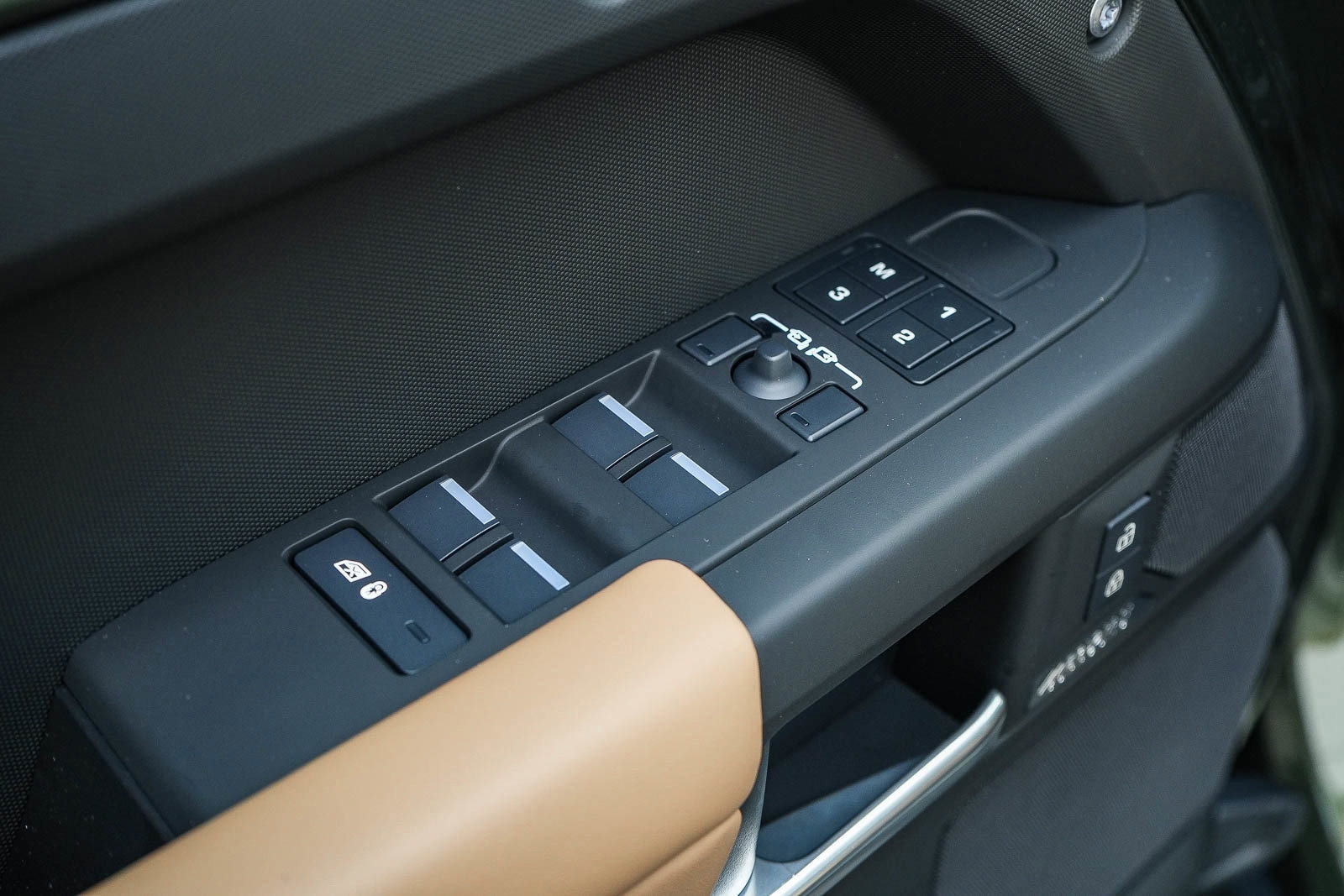 2026 Land Rover Defender X-Dynamic SE - Photo 21