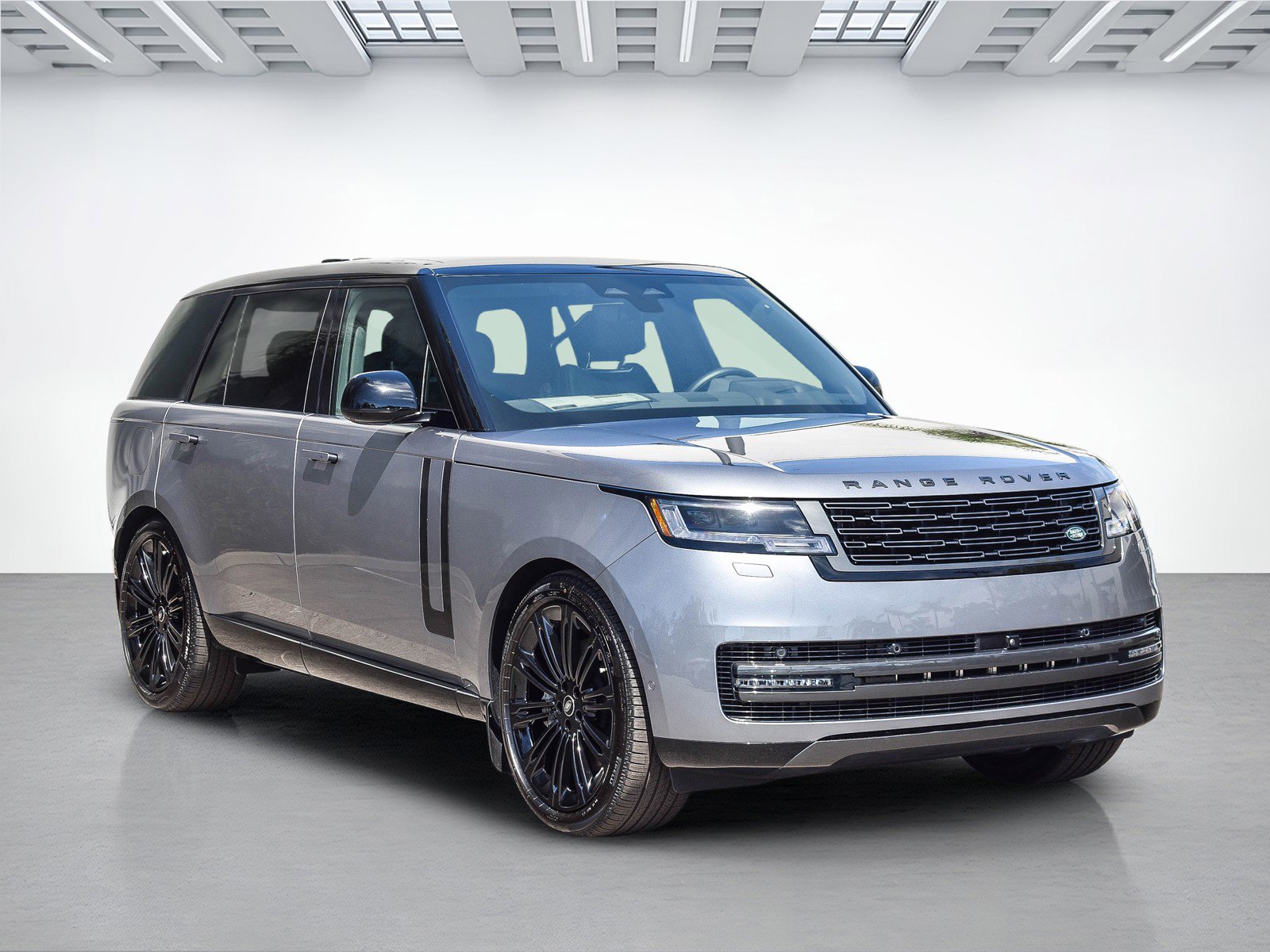 2025 Land Rover Range Rover SE photo 2