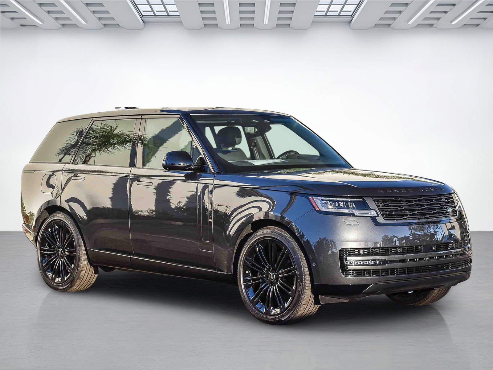 2025 Land Rover Range Rover SE photo 3