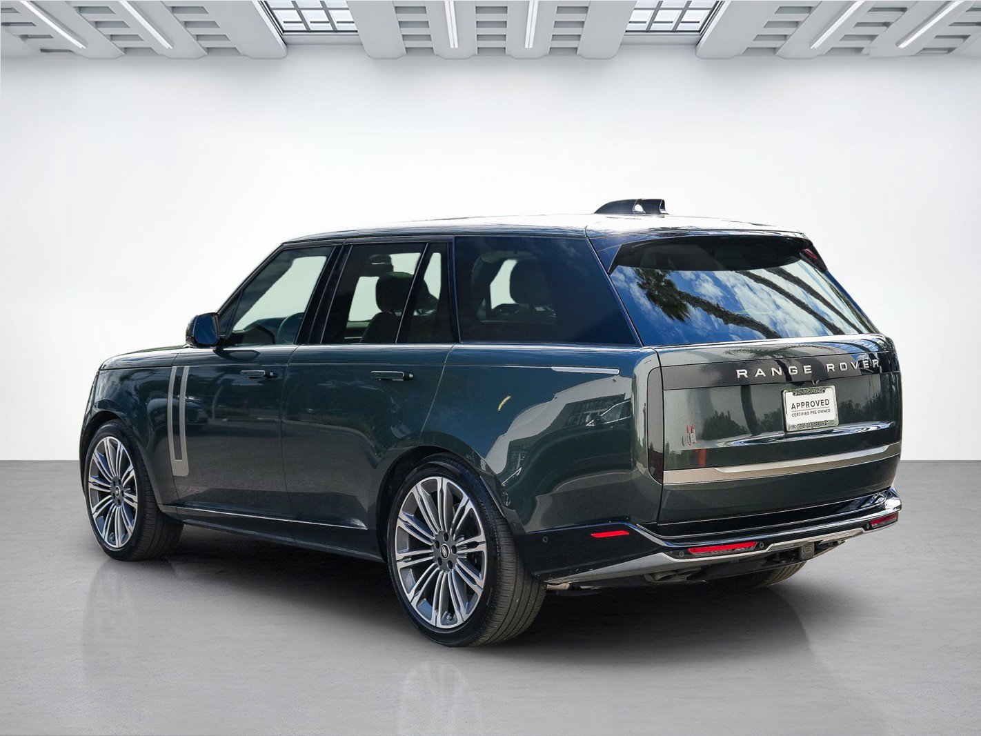 2025 Land Rover Range Rover P530 SE photo 3