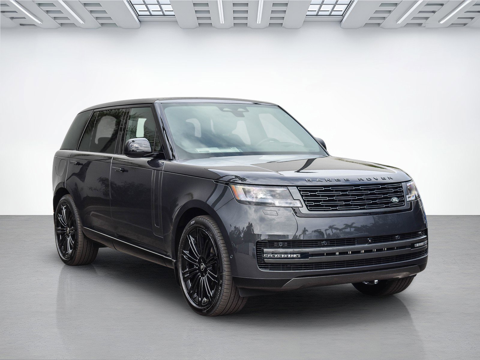 2025 Land Rover Range Rover SE photo 3