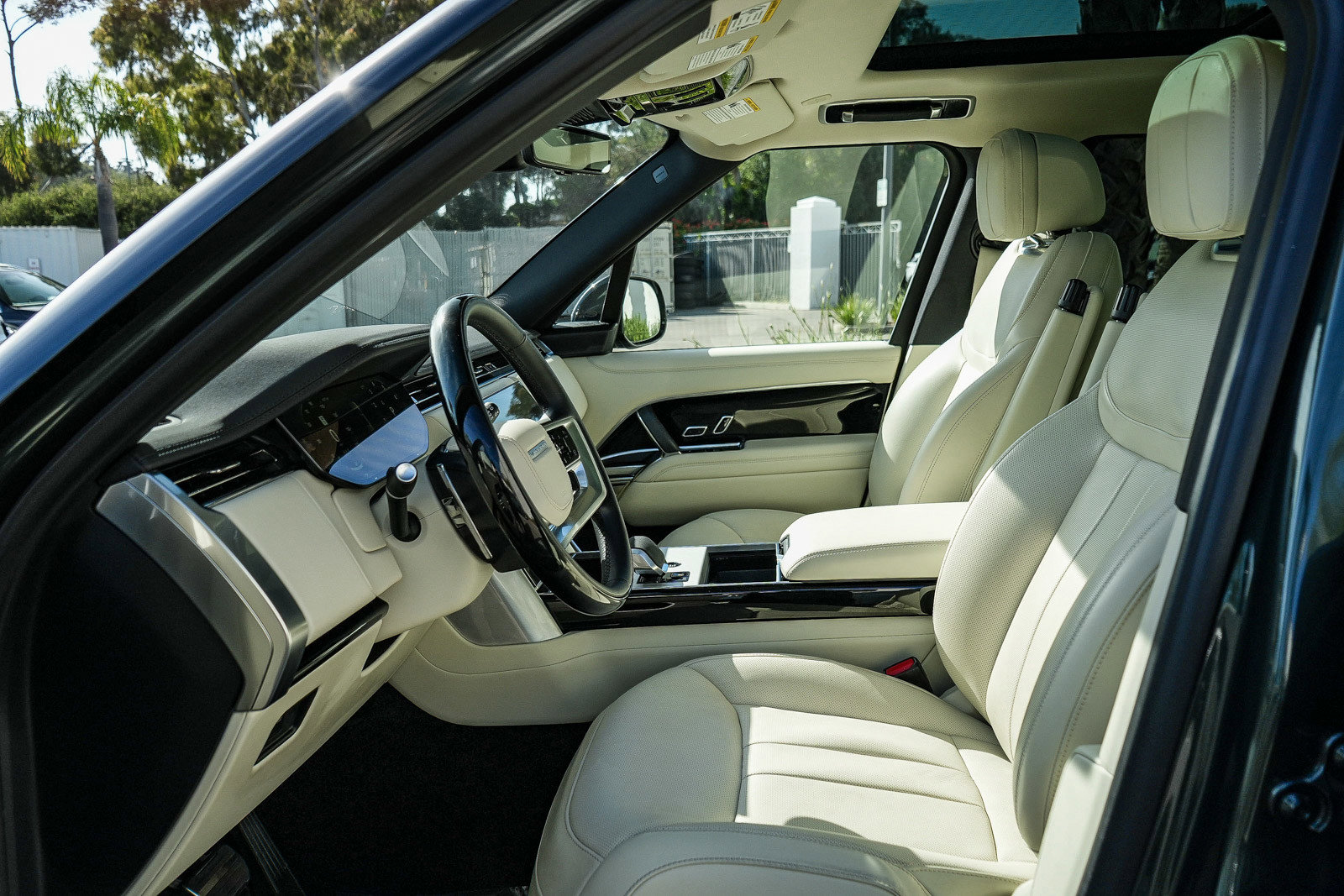 2025 Land Rover Range Rover SE - Photo 19