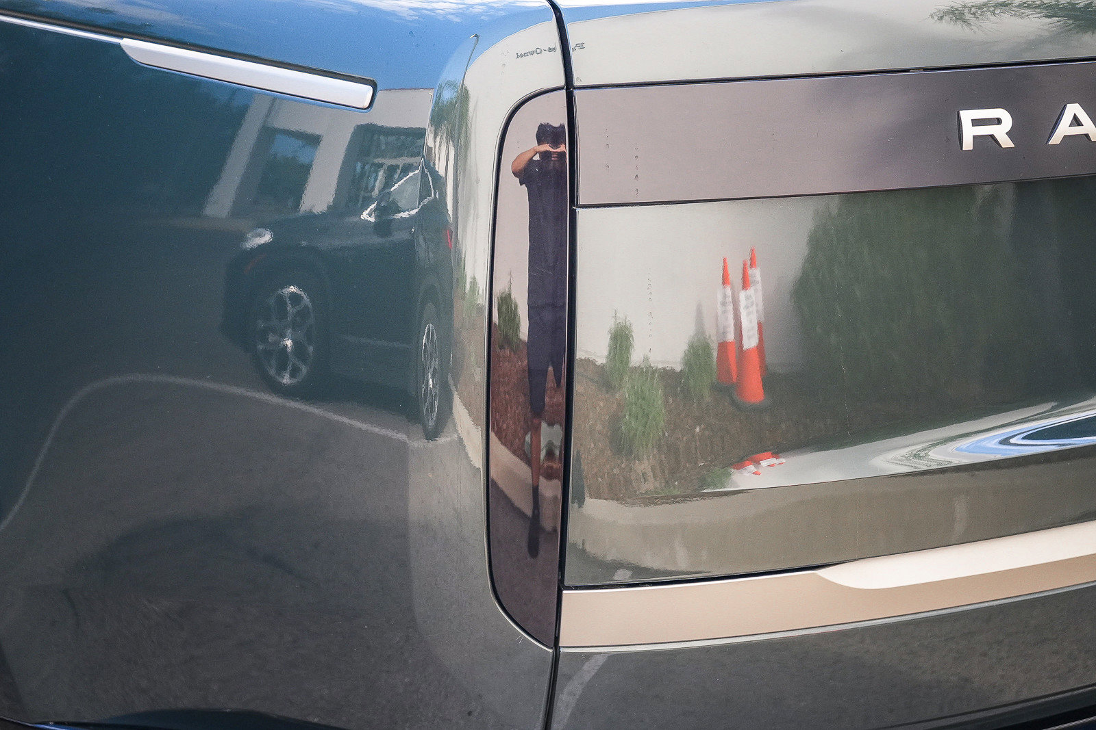 2025 Land Rover Range Rover SE - Photo 9