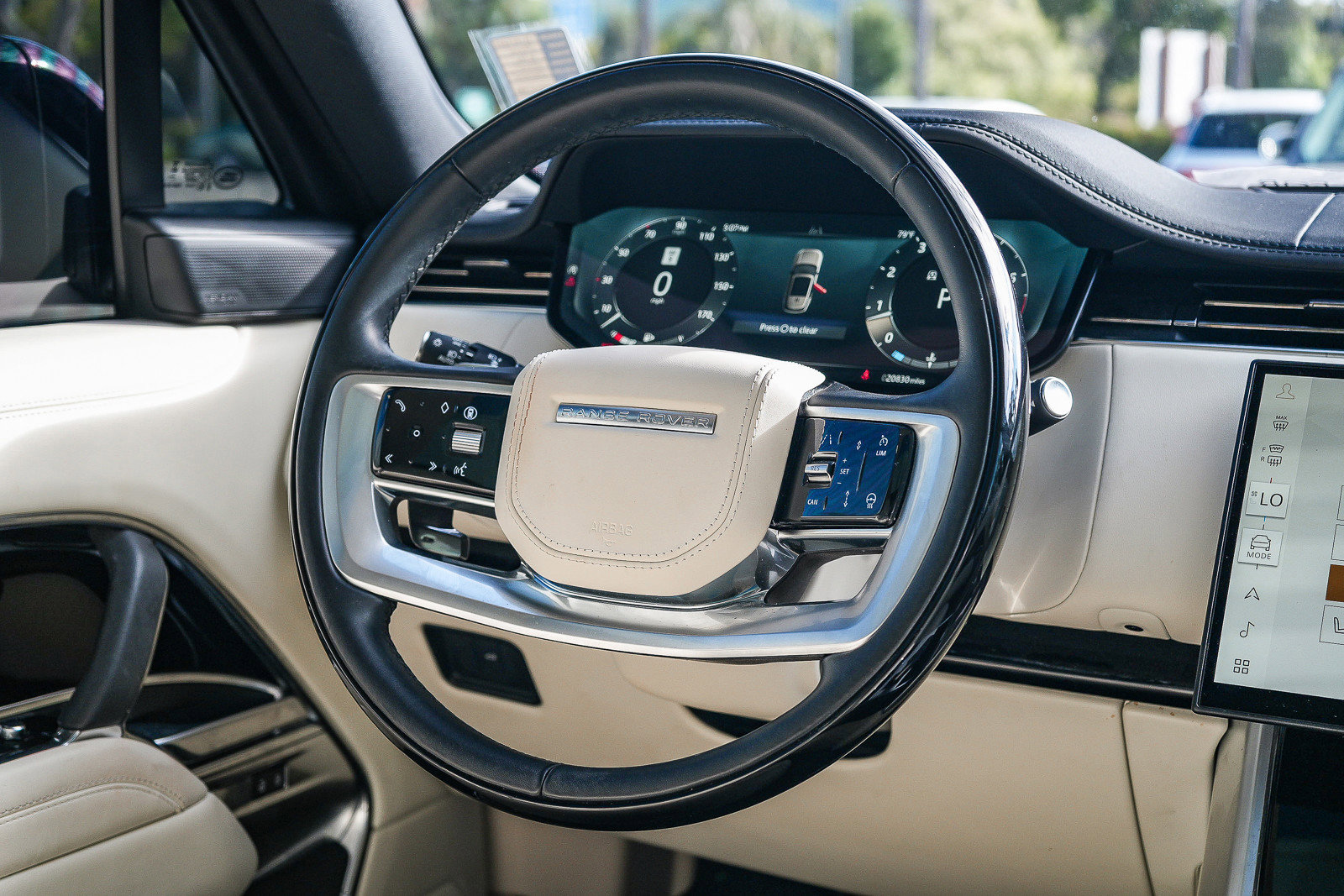 2025 Land Rover Range Rover SE - Photo 16