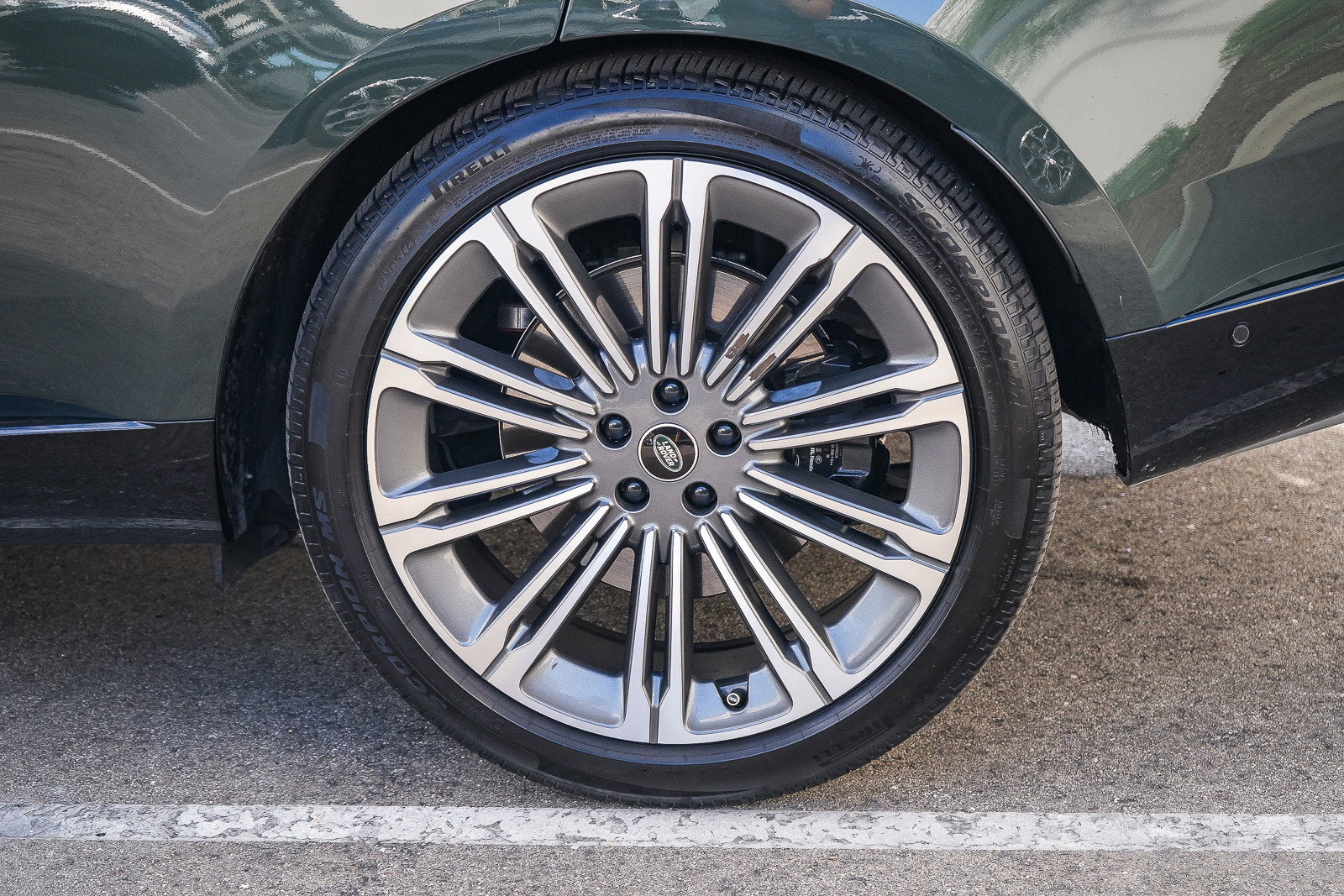 2025 Land Rover Range Rover SE - Photo 13