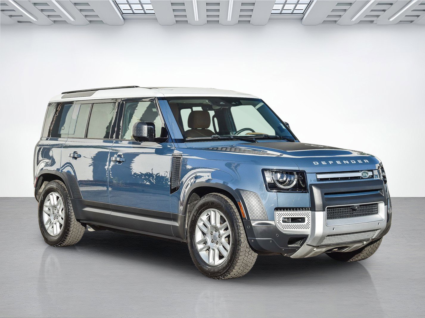 2024 Land Rover Defender 110 S photo 2