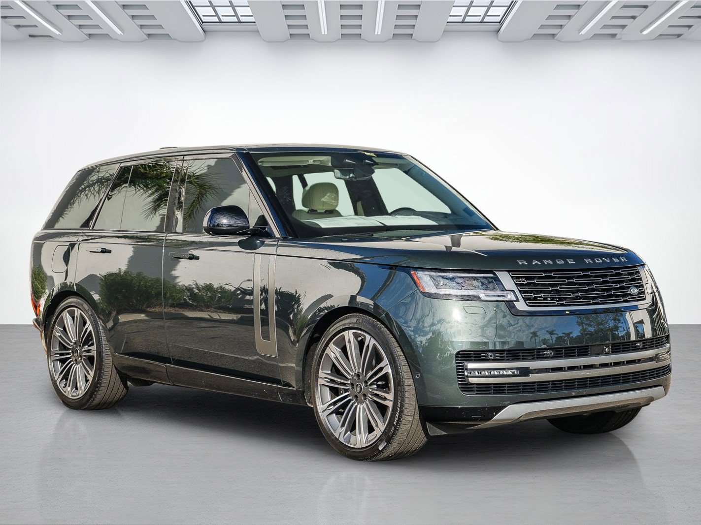 2025 Land Rover Range Rover P530 SE photo 2