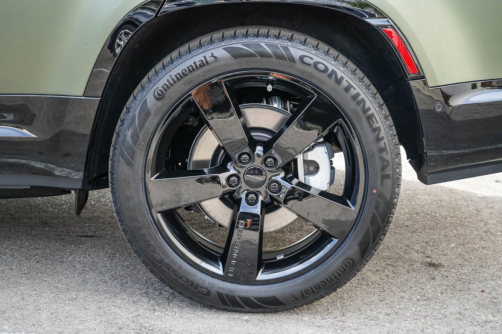 2026 Land Rover Defender X-Dynamic SE - Photo 12