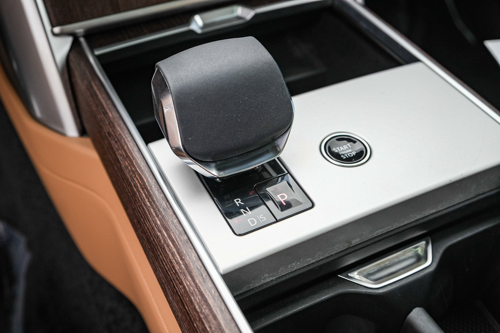 2024 Land Rover Range Rover SE - Photo 19