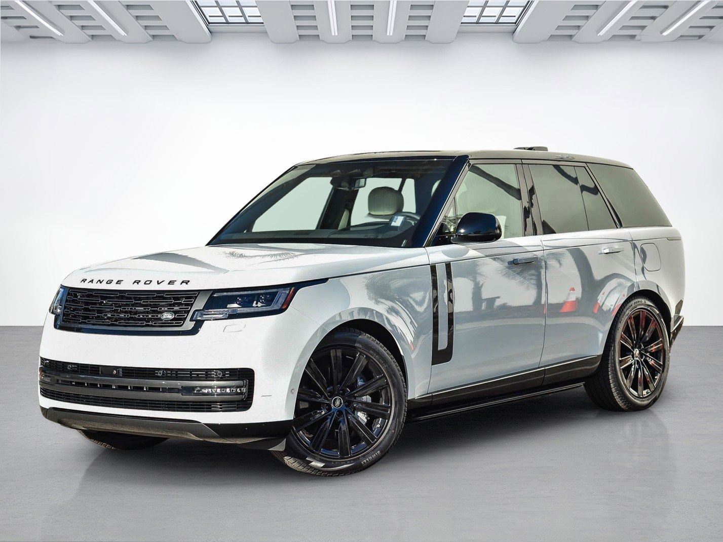 2025 Land Rover Range Rover SE's photo