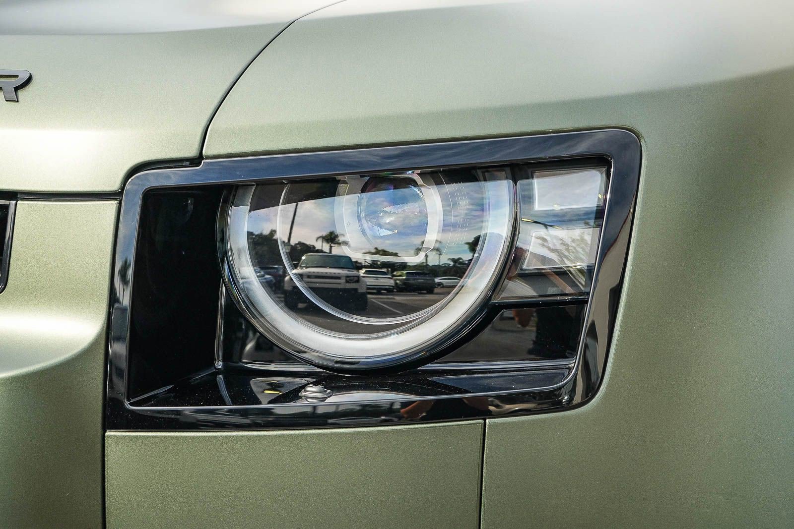 2026 Land Rover Defender X-Dynamic SE - Photo 9
