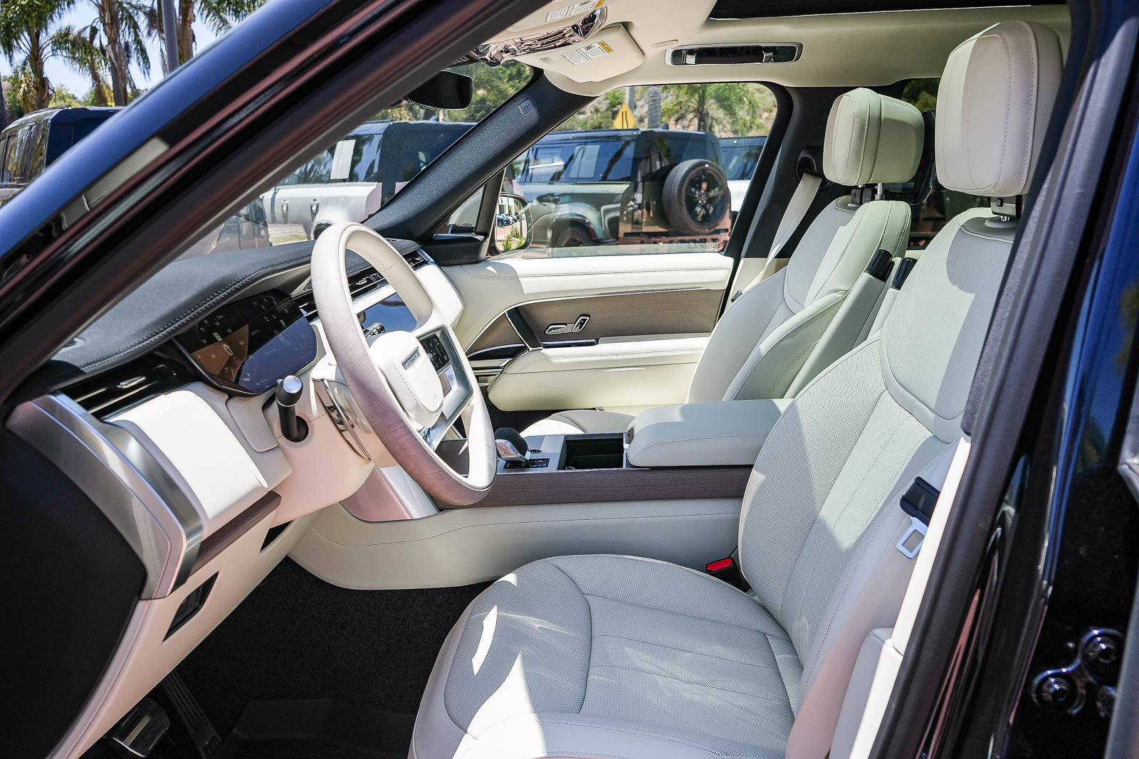 2026 Land Rover Range Rover SE - Photo 18