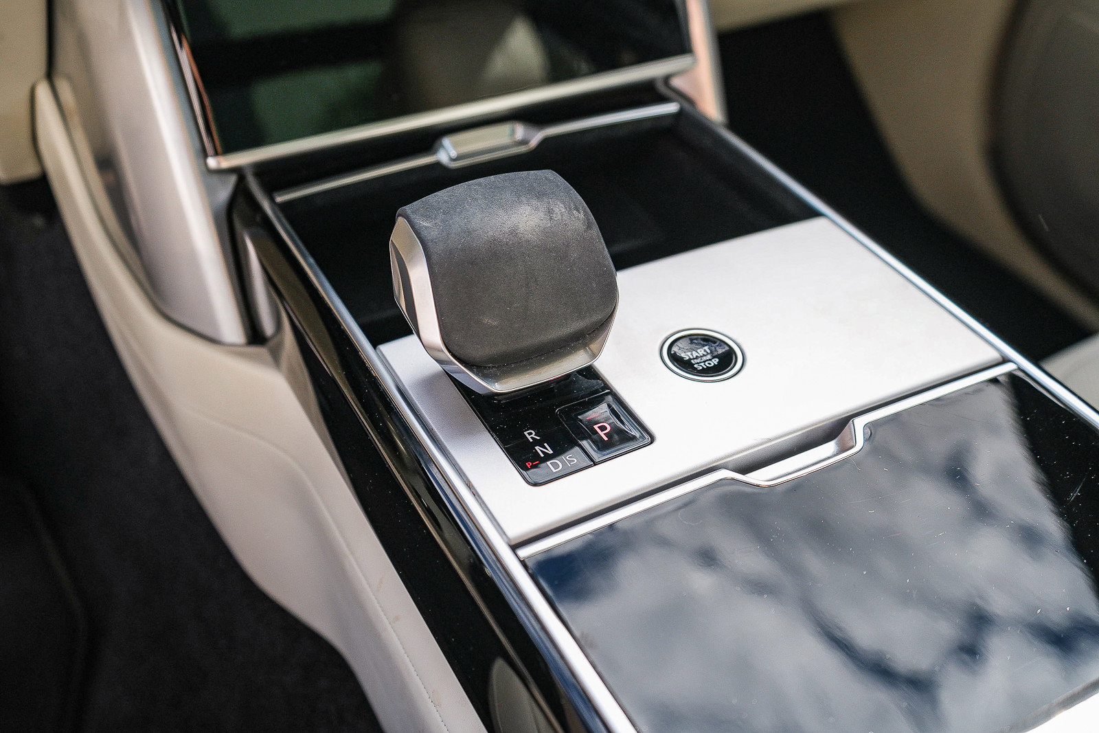 2025 Land Rover Range Rover SE - Photo 21