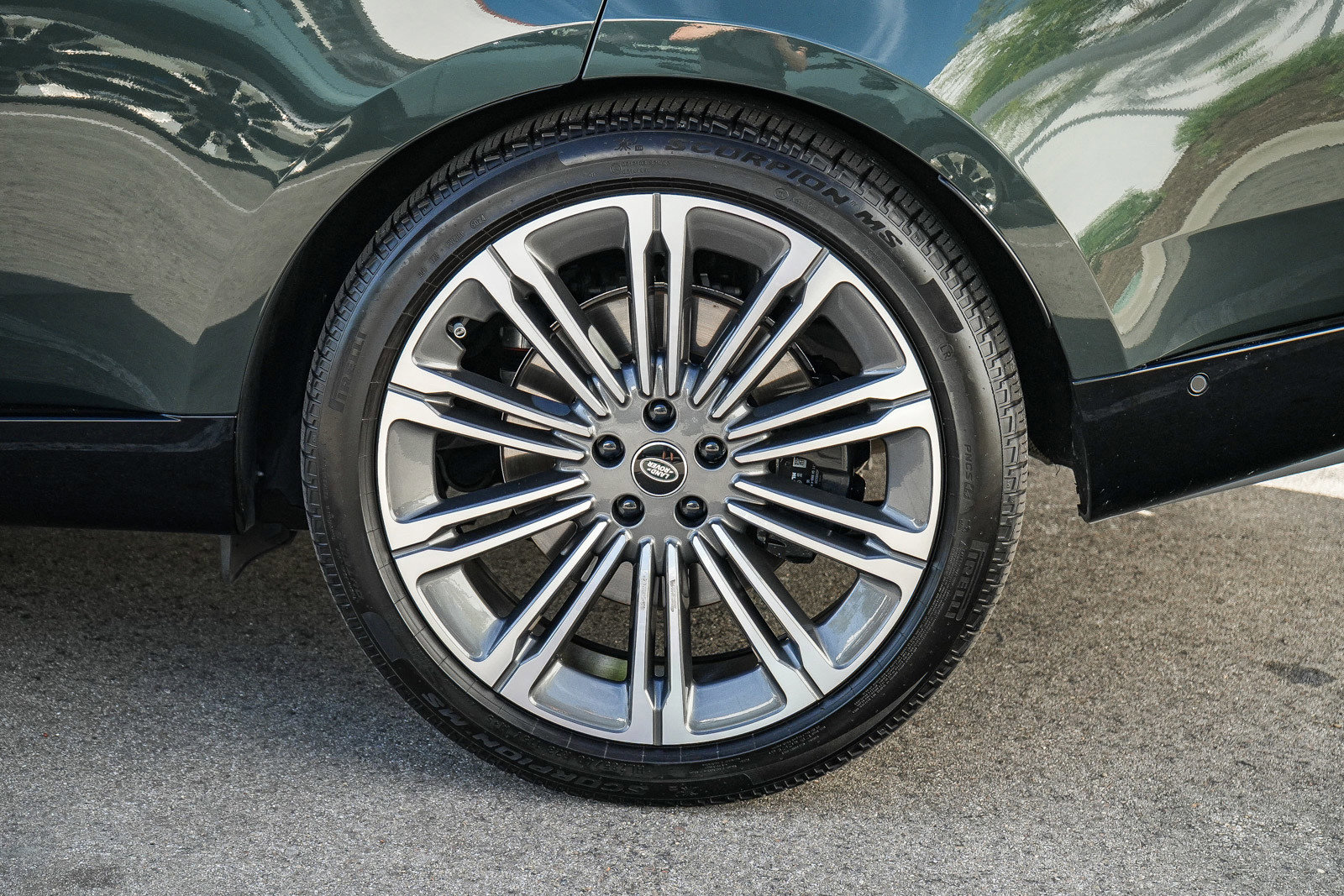 2025 Land Rover Range Rover SE - Photo 13