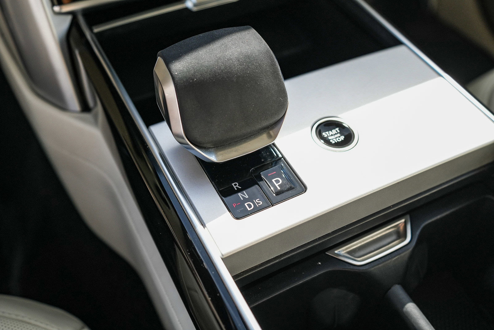 2025 Land Rover Range Rover SE - Photo 21