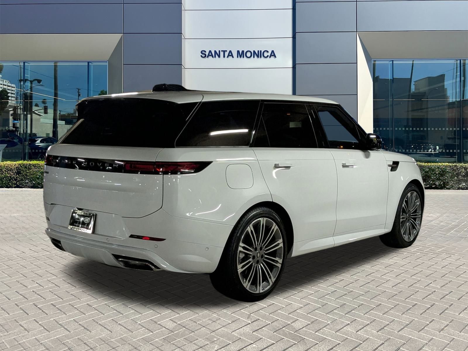 2025 Land Rover Range Rover Sport P400 Dynamic SE photo 2