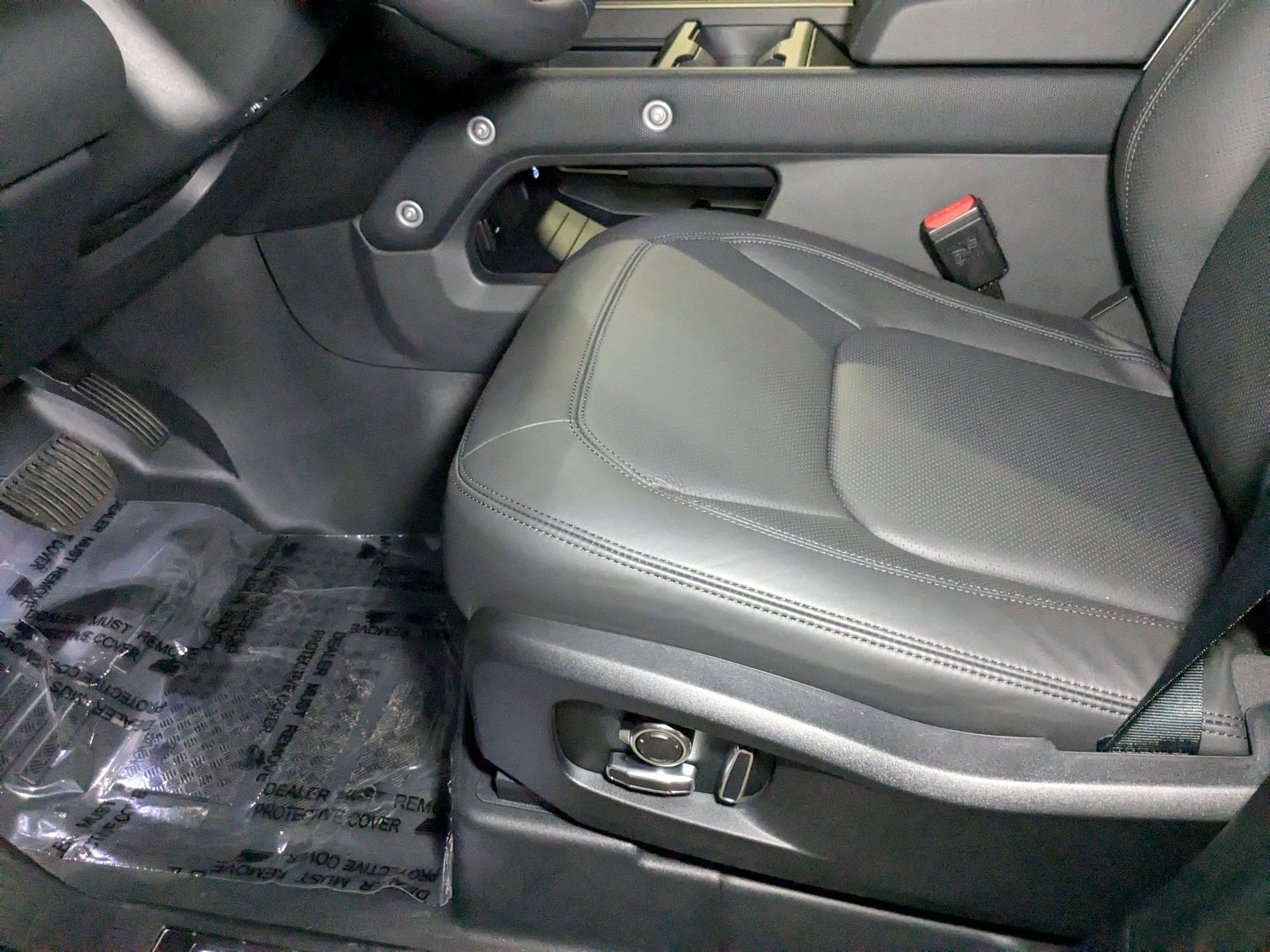 2025 Land Rover Defender 130 Outbound photo 4