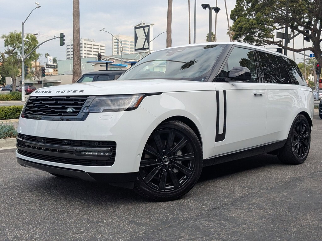 New 2025 Land Rover Range Rover SE P400 SE SWB