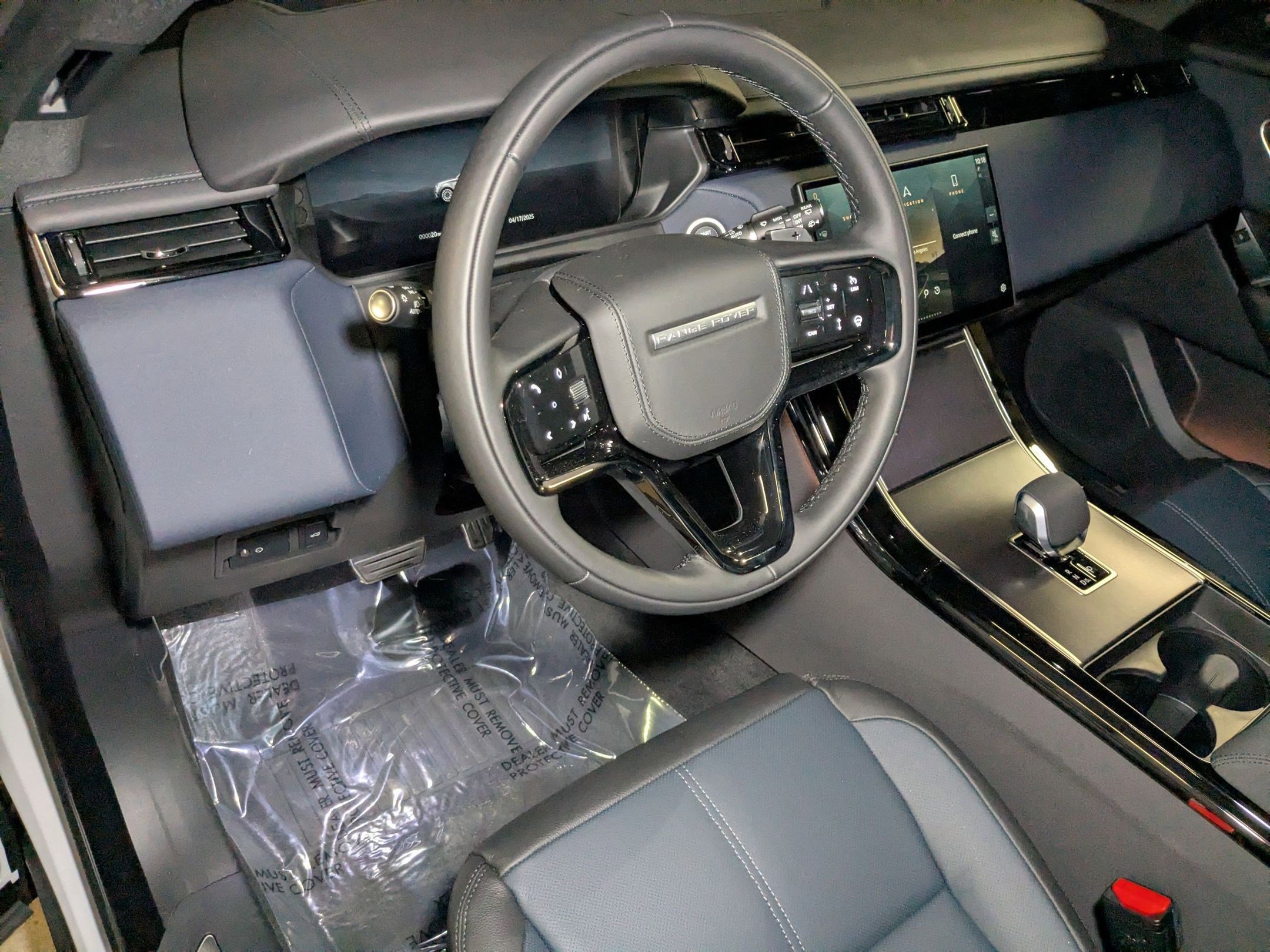 2026 Land Rover Range Rover Velar P250 Dynamic SE photo 3