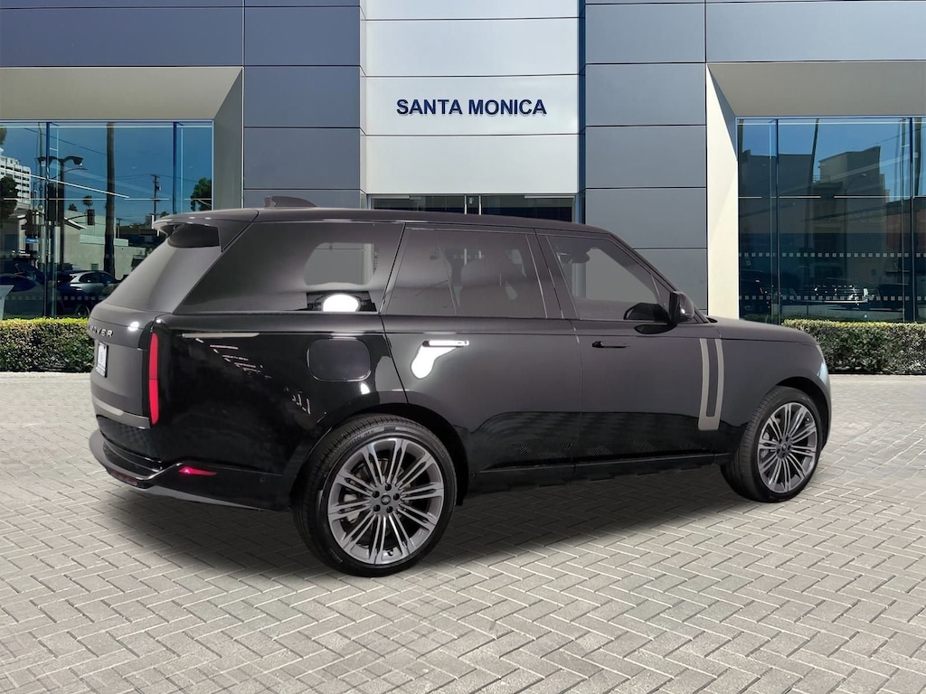 New 2025 Land Rover Range Rover SE P400 SE SWB