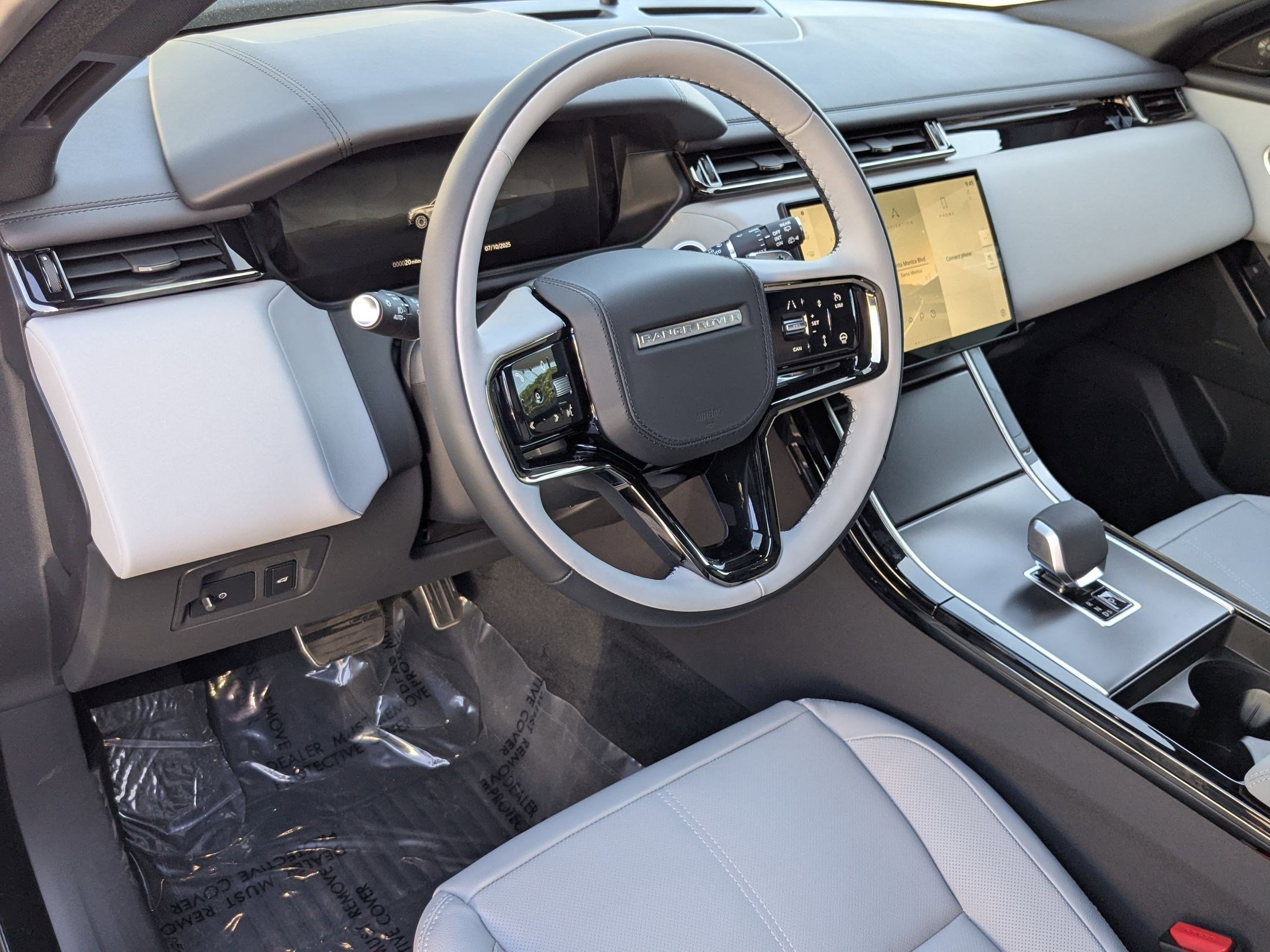 2026 Land Rover Range Rover Velar SE photo 2