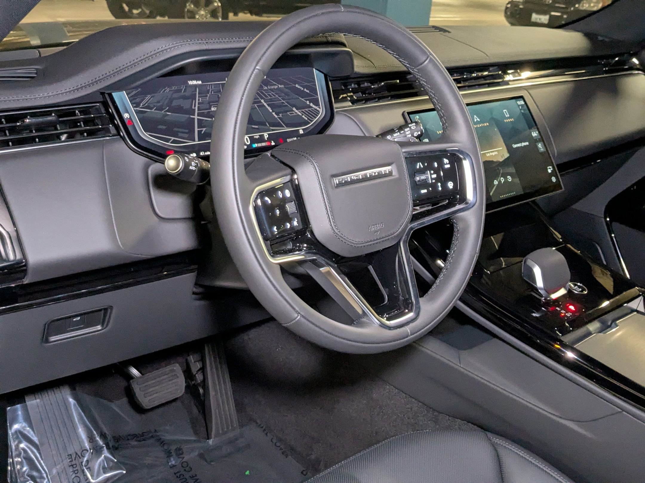 2025 Land Rover Range Rover Sport P360 SE photo 3