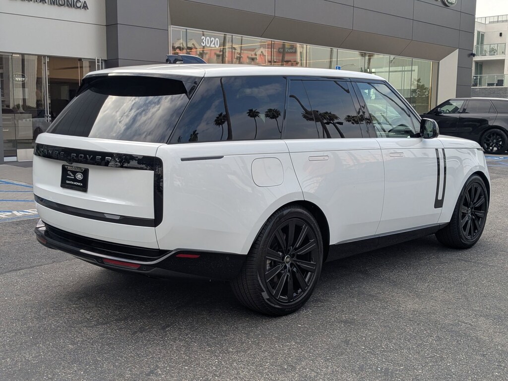 New 2025 Land Rover Range Rover SE P400 SE SWB