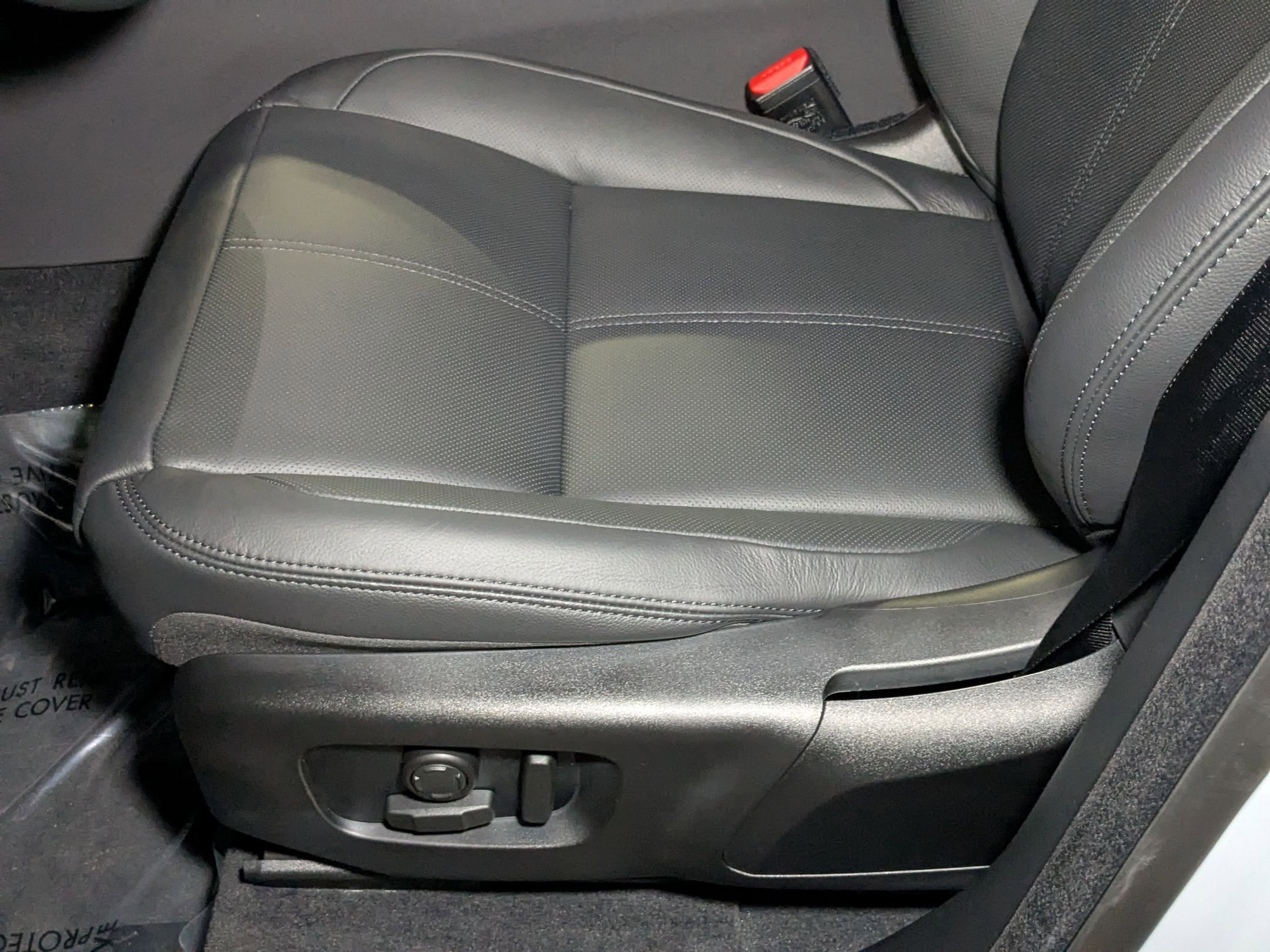 2026 Land Rover Range Rover Velar SE photo 4